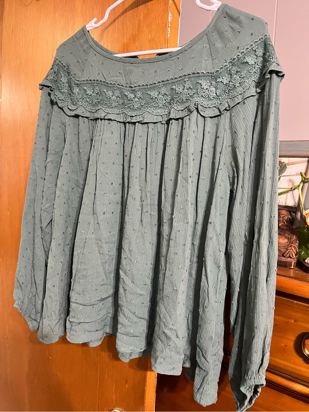 NWT Easel Green Floral Embroidered Lace-up Peasant Blouse Size Small - Picture 4 of 11